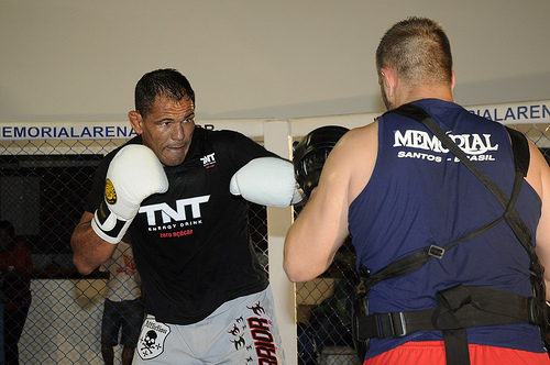 Rodrigo Minotauro treina boxe, em foto de arquivo do GRACIEMAG.