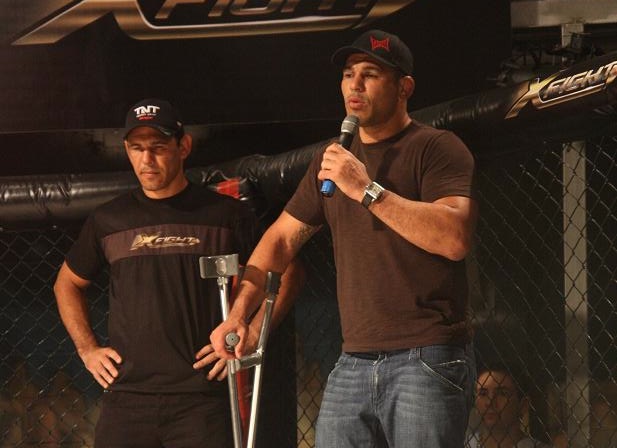 Os irmãos Nogueira, faixas-pretas de Jiu-Jitsu do UFC, em foto do GRACIEMAG.