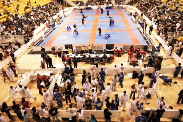 Ginásio sempre apinhado de torcedores e atletas de Jiu-Jitsu: fato comum no Pan da IBJJF. Foto: Ivan Trindade/GRACIEMAG.
