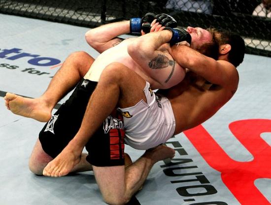 Afie a meia-guarda com Fabricio Morango, craque do Jiu-Jitsu no UFC 148
