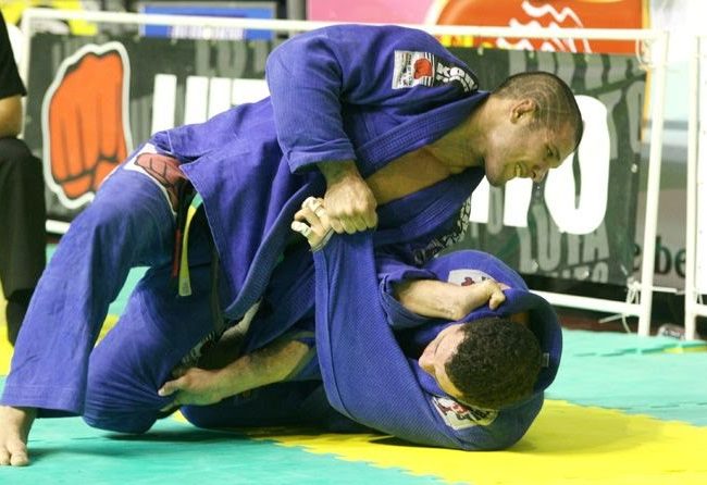 Rodolfo Vieira teaches how to get past any half-guard there is