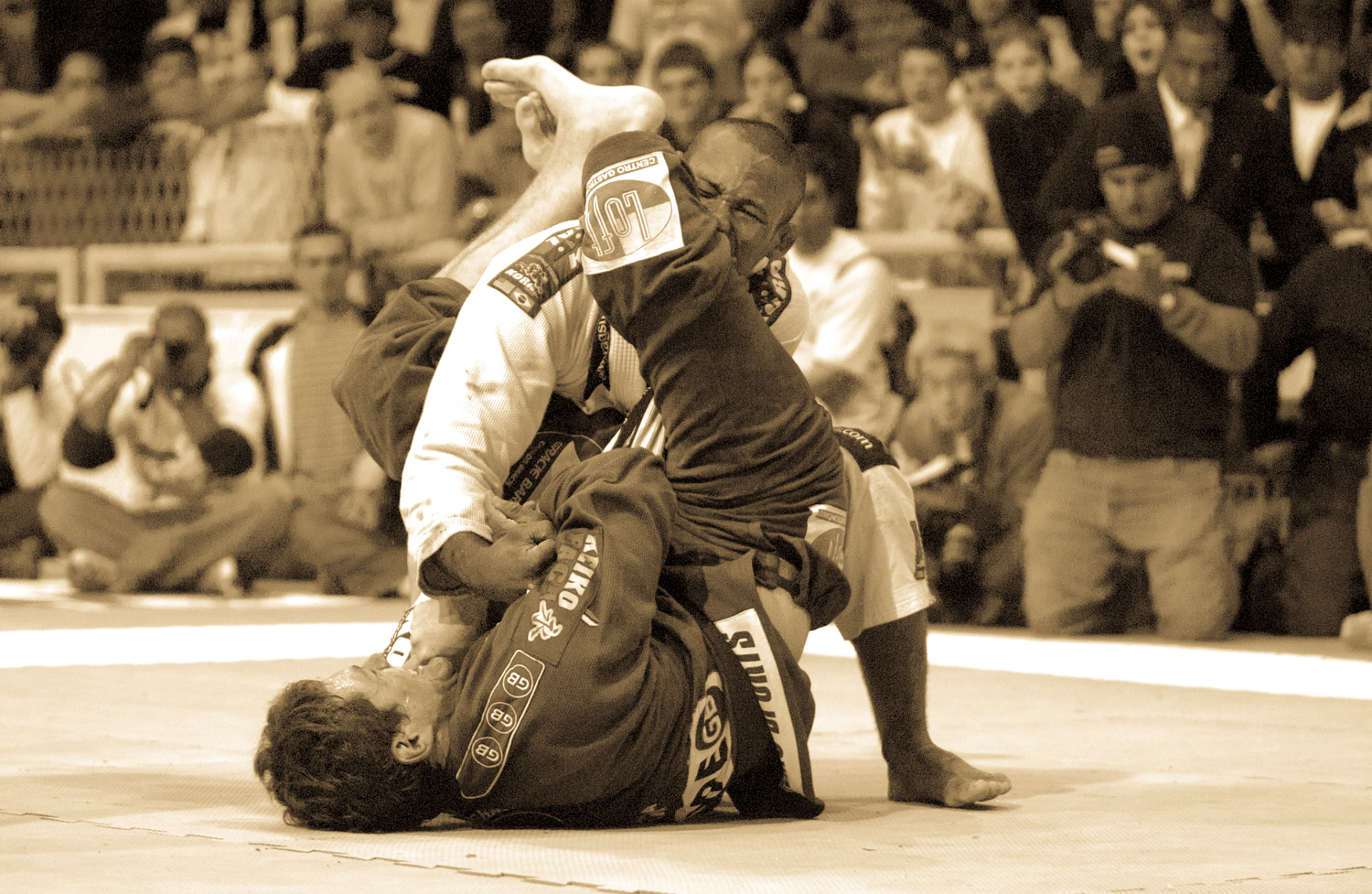 Roger Gracie sets the famous armbar on Jacare at the 2004 Worlds 