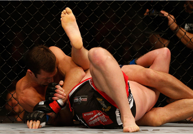 Vídeo: do triângulo invertido para a kimura, com Luke Rockhold no UFC 172