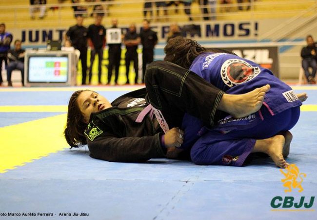 Jiu-Jitsu: A raspagem elástica e a chave de pé de Tayane Porfírio no Curitiba Open