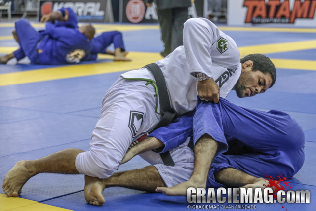 Andre Galvão teaches a way to kill the half-guard and take the back