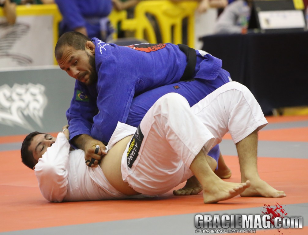 Roberto fatura peso e absoluto no Miami Open de JiuJitsu