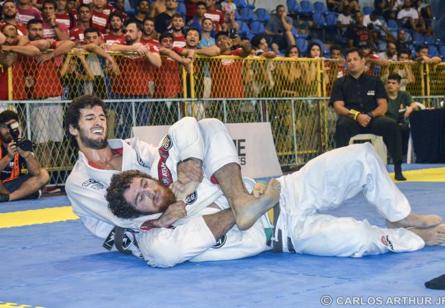 Jiu-Jitsu: O estrangulamento que deu à Gracie Barra o título no Brasileiro de Equipes