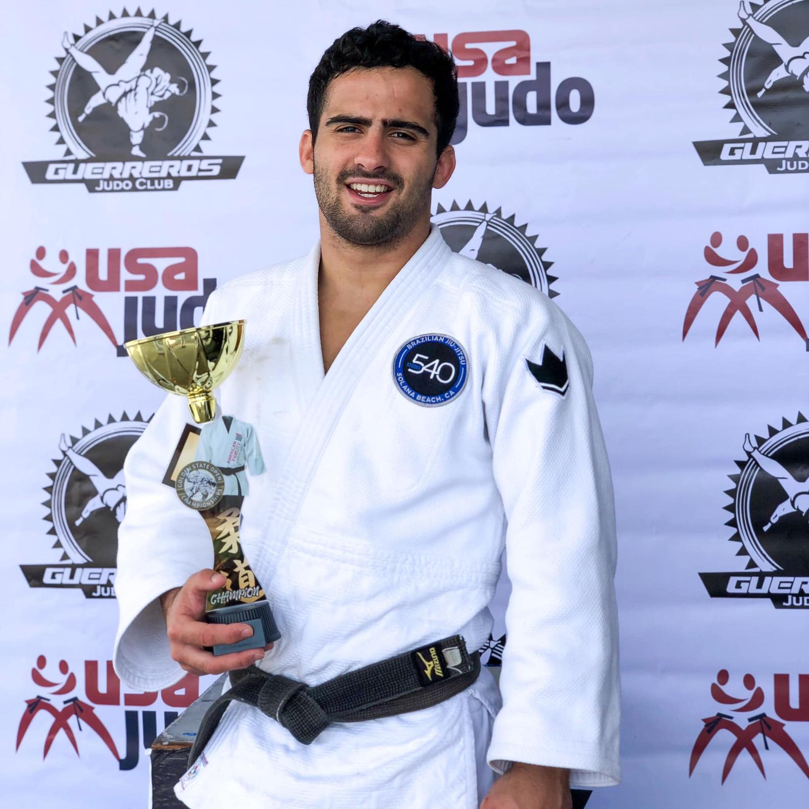 A aula do campeão mundial absoluto sem kimono Roberto Jimenez