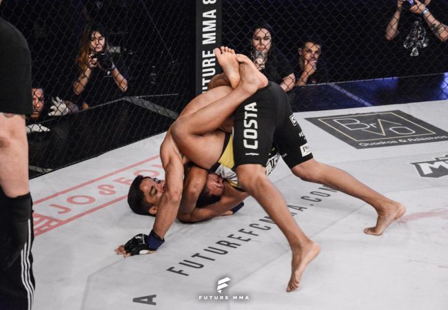 Herbeth Índio finaliza Taigro Costa e conquista cinturão no Future MMA 7