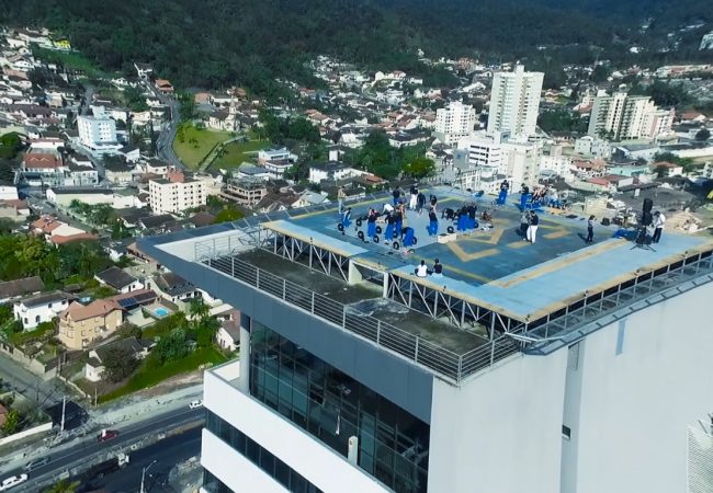 Vídeo: Confira o “treino nas alturas” da Escola de Jiu-Jitsu Brasileiro