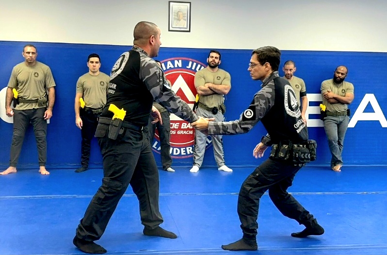 A aula do campeão mundial absoluto sem kimono Roberto Jimenez